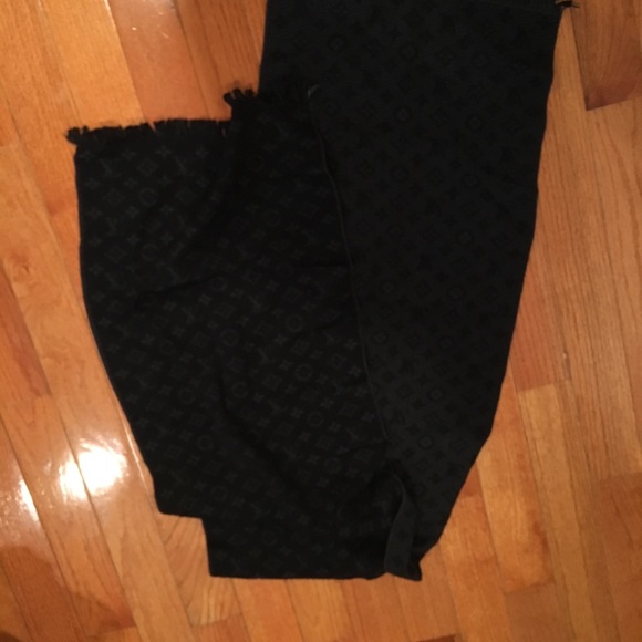 Louis Vuitton scarf - Picture 5 of 5